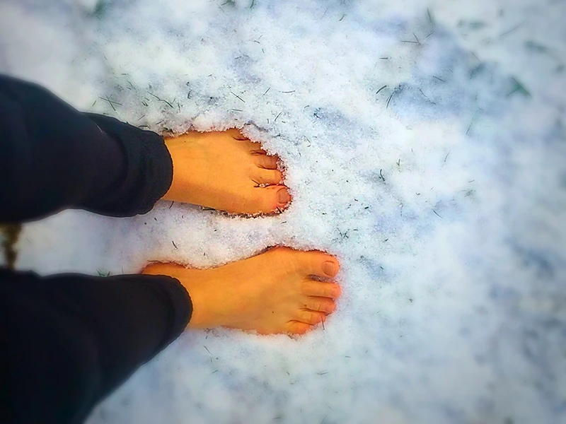 Barfuß im Schnee